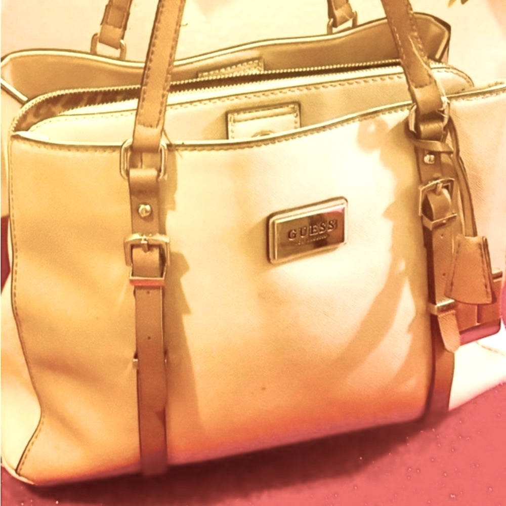“Guess” Large hand Bag - Picture 4 of 16